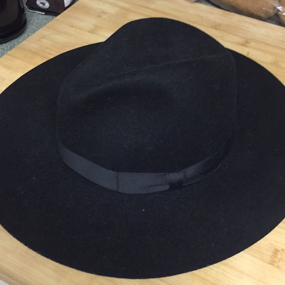 Uniqlo wide brim hat